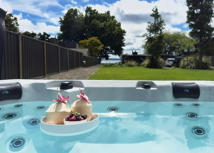 Stillwater - Lakefront Estate With Two Dwellings Pools Sups - Sleeps 16 * Rotorua