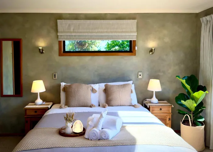 Hébergement de vacances Stillwater - Lakefront Estate With Two Dwellings Pools Sups - Sleeps 16