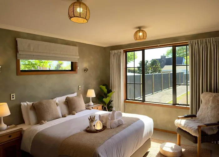 Stillwater - Lakefront Estate With Two Dwellings Pools Sups - Sleeps 16 * Rotorua