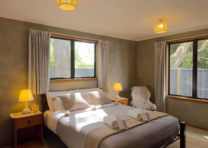 Stillwater - Lakefront Estate With Two Dwellings Pools Sups - Sleeps 16 * Rotorua