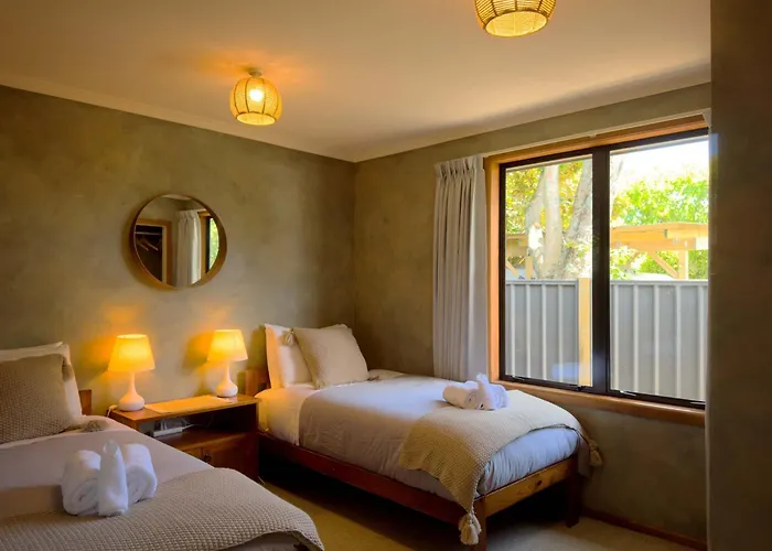Hébergement de vacances Stillwater - Lakefront Estate With Two Dwellings Pools Sups - Sleeps 16