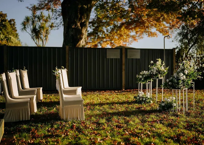 Hébergement de vacances Stillwater - Lakefront Estate With Two Dwellings Pools Sups - Sleeps 16 Rotorua