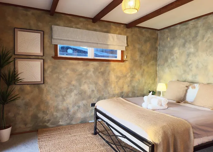 Stillwater - Lakefront Estate With Two Dwellings Pools Sups - Sleeps 16 * Rotorua